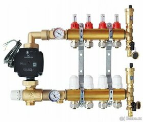 Rozdělovač na podlahové topení s čerpadlem grundfos.