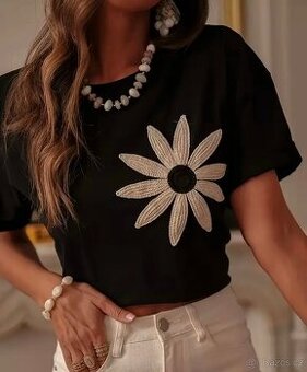 Krásná halenka s kytkou XXL