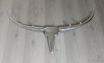 Extravagantní designový věšák ve stylu býčí hlavy