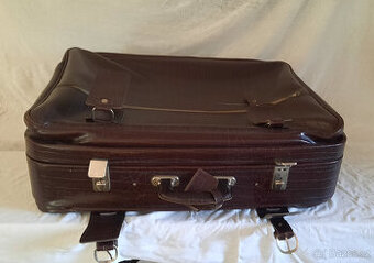 Starý cestovní kufr