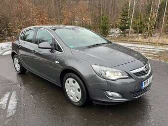 Opel Astra 1.4 T, BI - Xenon, 140 PS, vyhřívaný volant