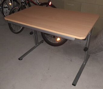 Kreslící/rýsovací nastavitelný stůl sleva