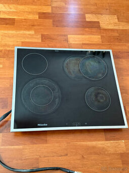 Sklokeramická varná deska MIELE KM 503