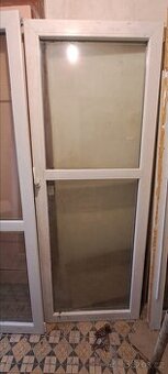 Daruji za odvoz plastové dveře bez rámu