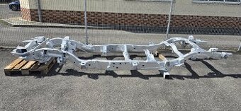 Hummer h2 ram z vozu v zárovém zinku