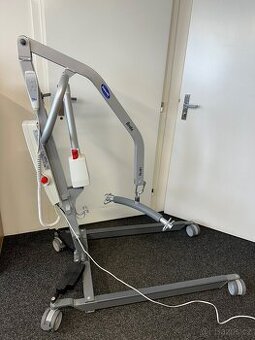 Elektrický zvedák Invacare Birdie do 180 kg pro ZTP