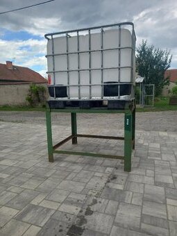 Podstavec pod IBC nádrž, stojany, boxy, IBC stojan