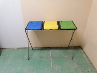 Odpadkové koše (stojan) na tříděný odpad