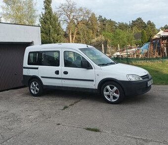 Opel combo Tour 1.3 tdci