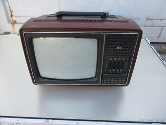 Nabízím retro televizi USSR. Funkčnost nezkoušena. Prodávám