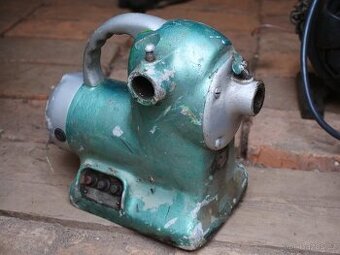 Kuchyňský robot zbrojovka zu1 na díly