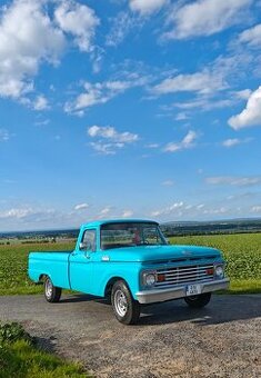 Ford F-100 PickupTruck
