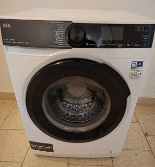 Pračka AEG UniversalDose ProSteam® 7000 LFR73844VC bílá