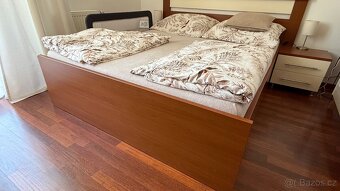 Dvoulůžková postel + noční stolky