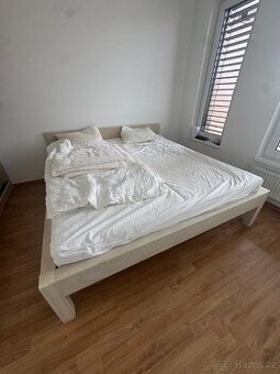 Postel masivní dub 180x200 s roštem
