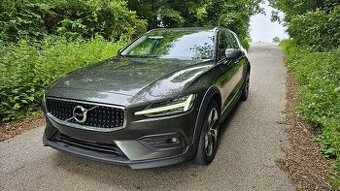 Volvo V60 B4 2.0 Cross Country, 1.majitel 2021, TOP stav