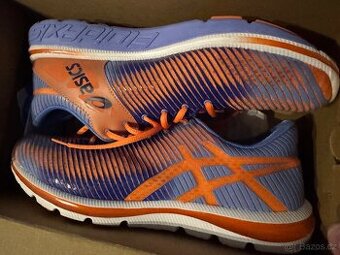 Nová běžecká obuv Asics Super-J33 vel.42,5