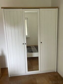Šatní skříň MARKSKEL 162×210 bílá/barva dubu