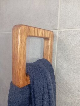 Věšák na ručníky dub masiv