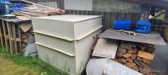 Prodám velkou plast nádrž