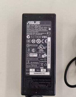 AC adapter nabijecka ASUS