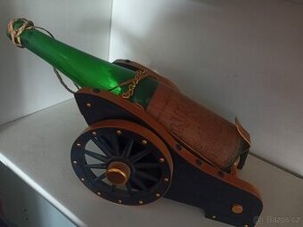 Dekorace - dělo - držák na víno (vč. lahve)