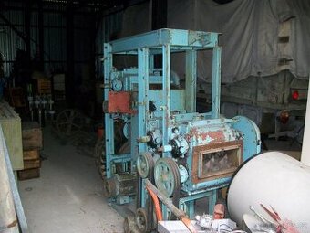 PRODÁM   robustní   DVOUválcový    zubový   DRTIČ   :