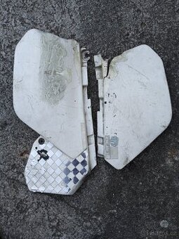 Yamaha DT - boční plasty