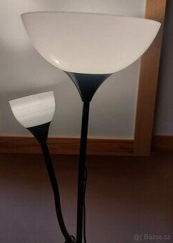 Prodám stojací lampu v dobrém stavu, plně funkční, výška 141