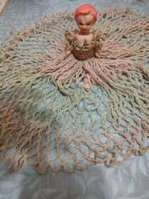 Retro panenka na postel