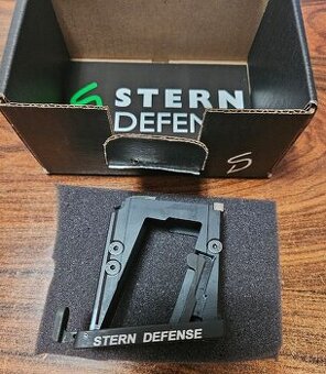 Adaptér zásobníkové šachty M4/AR15-STERN DEFENSE 9Luger