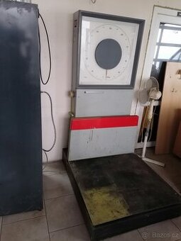 Obchodní váha do 1000 kg.