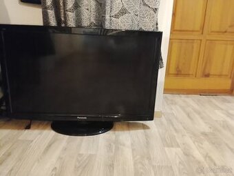 Starší televize PANASONIC s ovladačem anténou a setoboxem