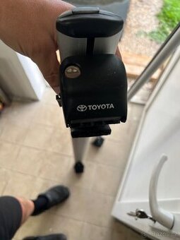 Příčníky na Toyota Land Cruiser 200