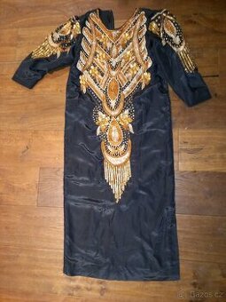 Divadelní šaty.