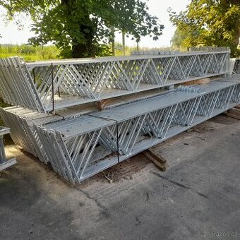 Vazníky, nosníky 10 m na sedlovoi střechu  - výprodej