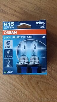 sadu dvou halogenových autožárovek