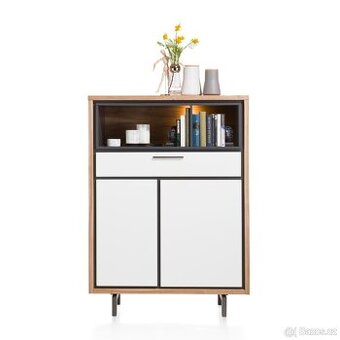 Masivní prostorná dřevěná skříň - Otta