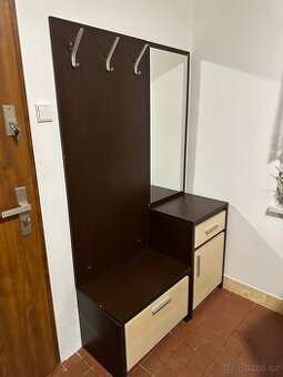 🚪 Nabízím k prodeji: Předsíňová stěna se zrcadlem Mobelix