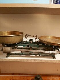 Kuchyňská váha se závažími