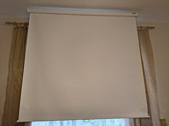 Roletové projekční plátno