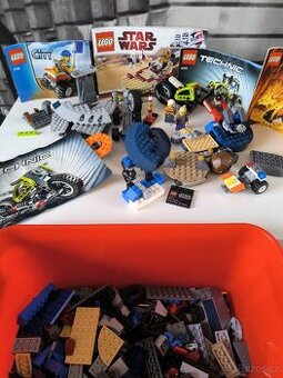 Konvolut originál lego kostiček + plastový box