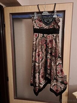 Letní  šmrncovní elastické šaty  vel.3840