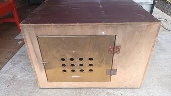 Dřevěná přepravka/kotec pro psa do auta