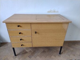 Šicí stroj VERITAS