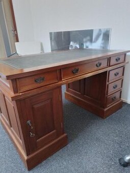 Psací stůl dřevěný s kůží na pracovní desce