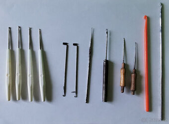 Sada retro háčků na háčkování – 25 ks (70.–90. léta, mix