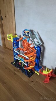 HOTWHEELS City Garáž s drakem HKX48