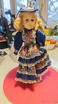 Sběratelská porcelánová panenka