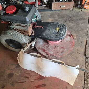 SEKACKA BUBNOVKA ZPOJEZDEM